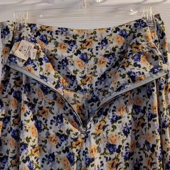 🆕WOT UO | Floral High Waisted Wide Leg Pants - Picture 5 of 7